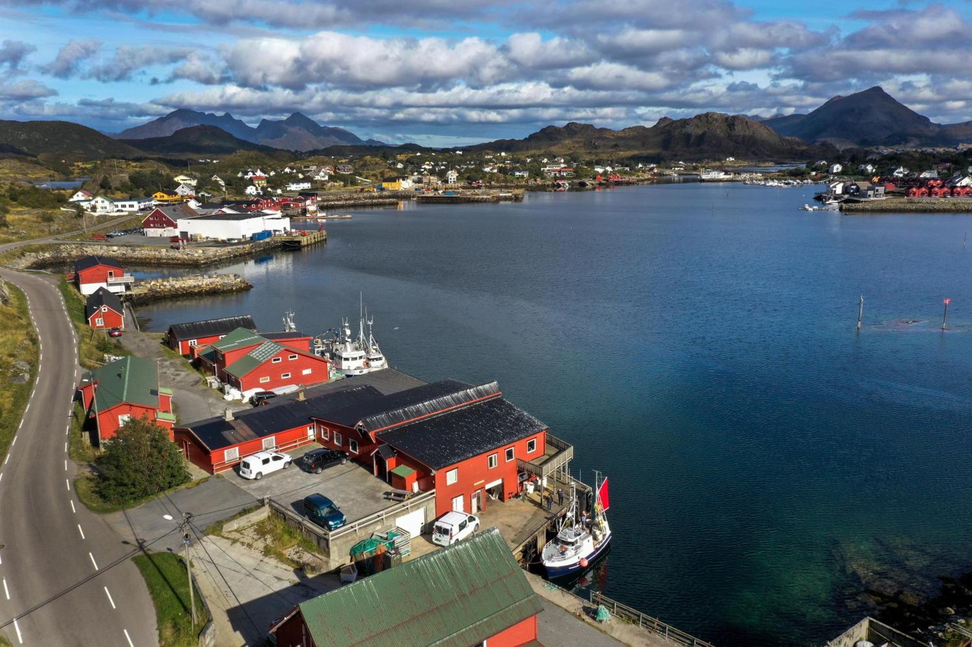 Fish Factory -The Real Lofoten Experience Болстад Екстериор снимка